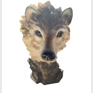 Life-like Wolf Head Sculpture Statue
